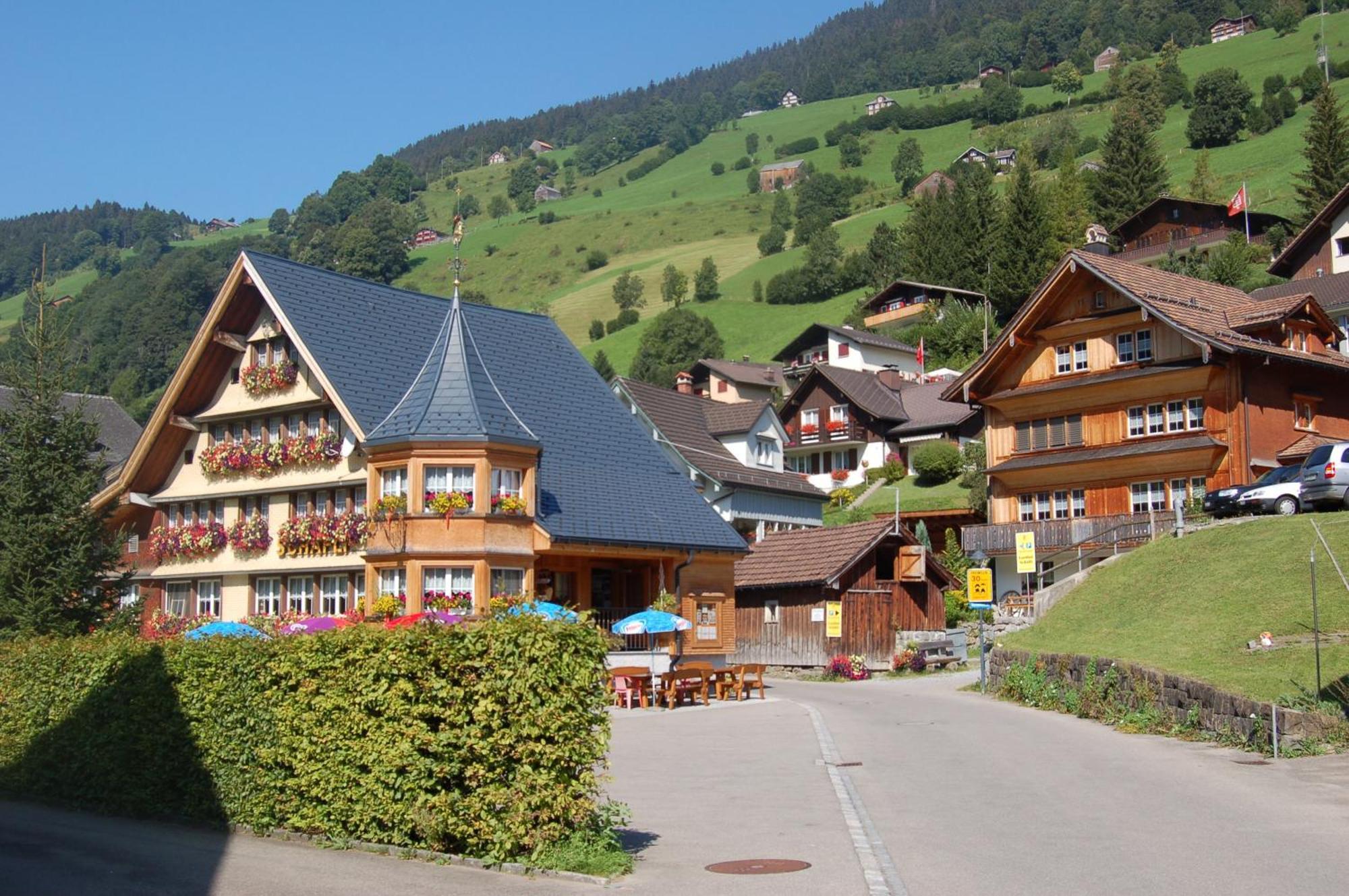 Gasthaus Schaefli Alt St. Johann Bagian luar foto