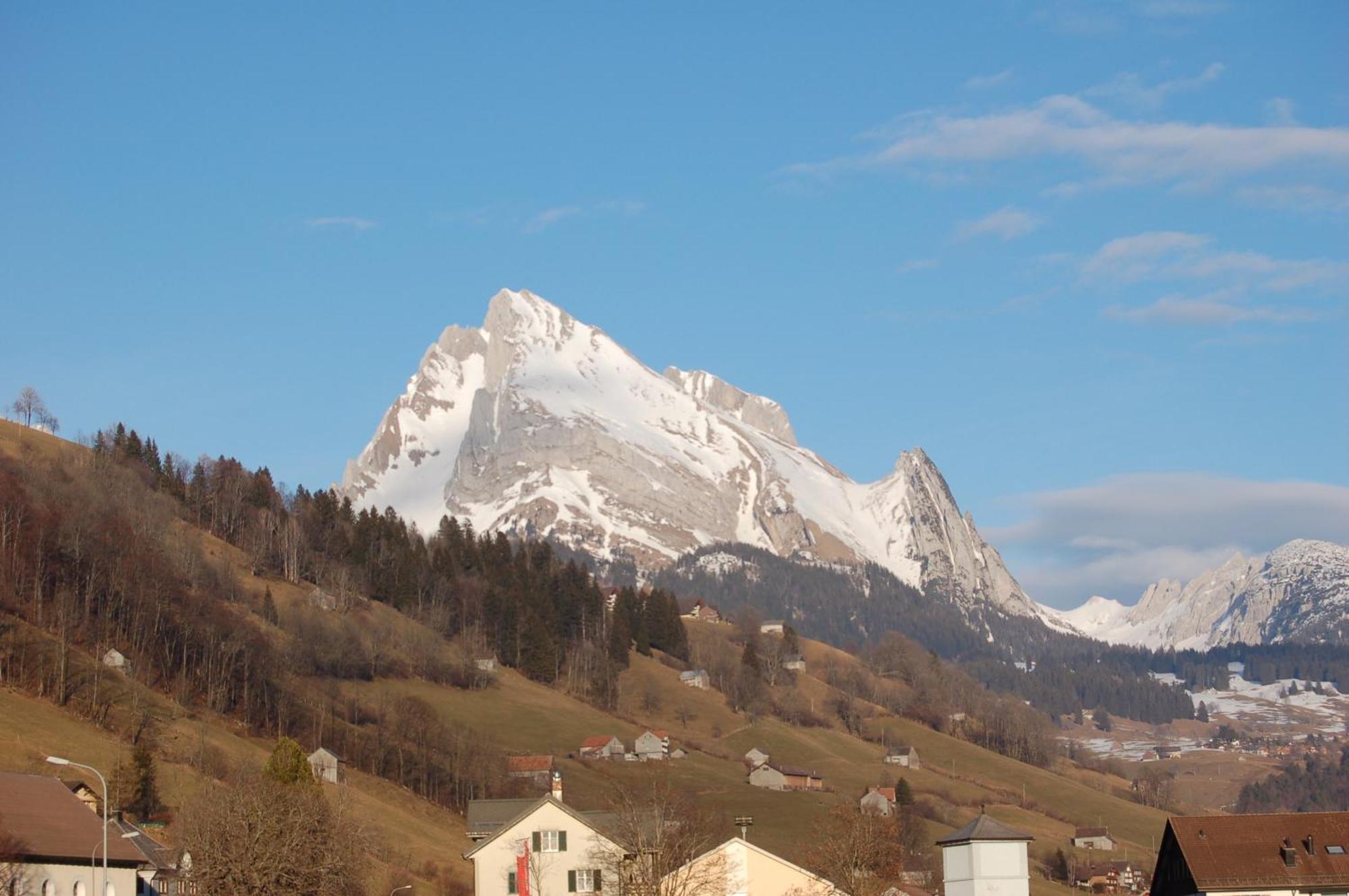 Gasthaus Schaefli Alt St. Johann Bagian luar foto