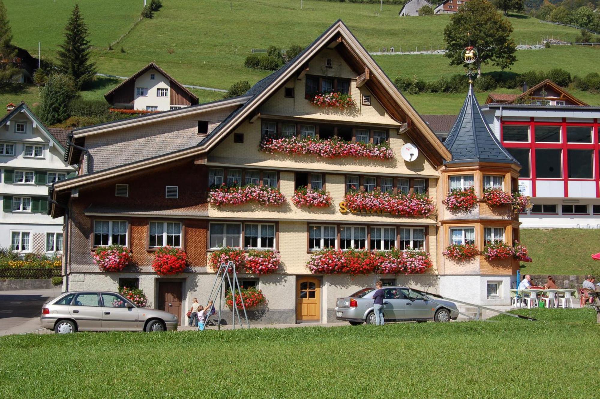 Gasthaus Schaefli Alt St. Johann Bagian luar foto